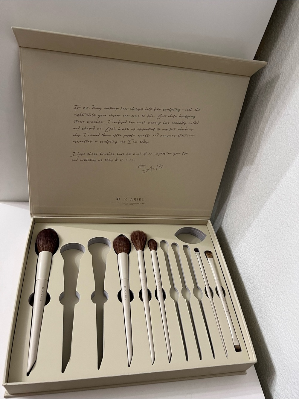 M / Ariel 6 Makeup Brushes